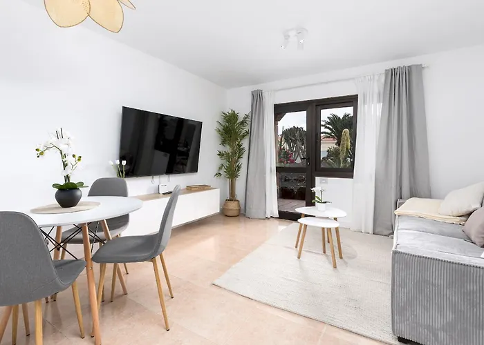 Home2book With Pool Near Beaches In