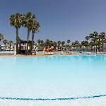 Home2book With Pool Near Beaches In Lejlighed