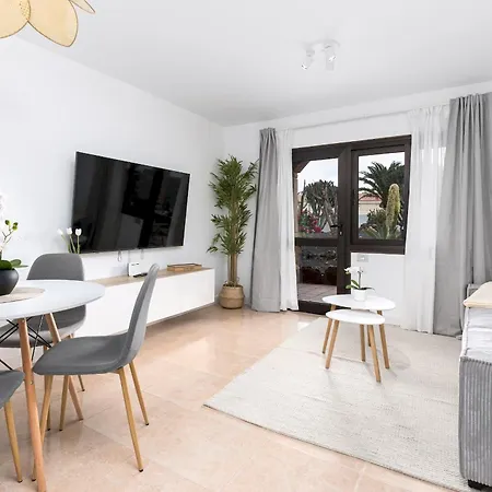 Home2book With Pool Near Beaches In